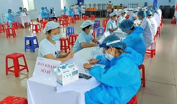 4.637 công nhân cụm công nghiệp Đồng Hướng được tiêm vắc xin phòng COVID-19