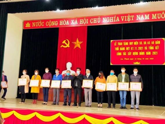 Đảng bộ xã Lai Thành tổ chức Lễ trao tặng huy hiệu Đảng đợt 7/11/2021 và tổng kết công tác Đảng 2021, triển khai phương hướng nhiệm vụ năm 2022.