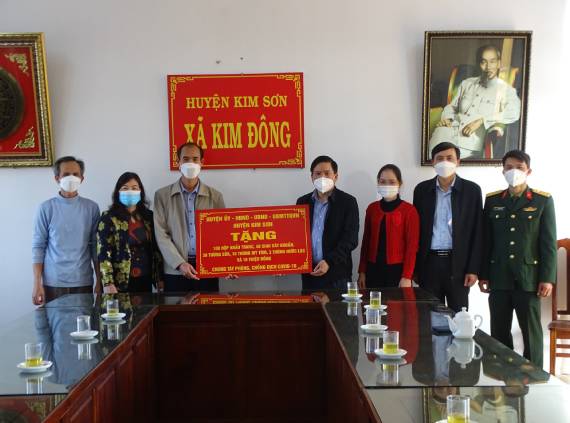 Lãnh đạo huyện thăm, tặng quà và kiểm tra công tác phòng chống dịch COVID -19 tại xã Kim Đông, Thị trấn Bình Minh