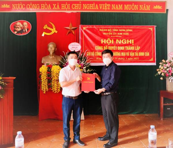 Huyện ủy Kim Sơn tổ chức hội nghị công bố quyết định thành lập Chi bộ Công ty TNHH Thương mại và Vận tải Đình Của