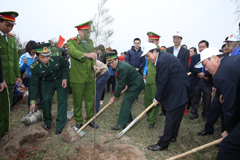 Phó Thủ tướng Thường trực dự lễ phát động Tết trồng cây tại Nam Định