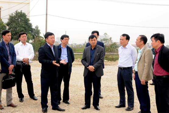 Đồng chí Phó Chủ tịch UBND tỉnh kiểm tra tiến độ triển khai dự án mở rộng Khu công nghiệp Gián Khẩu