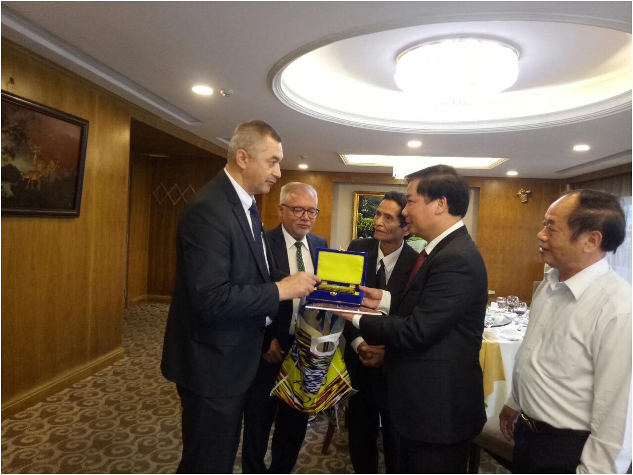 Phó Chủ tịch UBND tỉnh Tống Quang Thìn tiếp xã giao Ủy ban Quan hệ Hữu nghị và hợp tác với các nước...