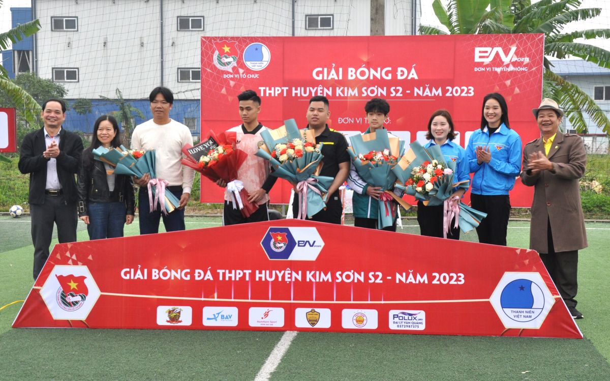 Khai mạc Giải bóng đá thanh niên THPT huyện Kim Sơn năm 2023