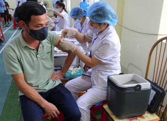 Ghi nhận buổi đầu tiêm vacxin phòng dịch Covid toàn dân huyện Kim Sơn