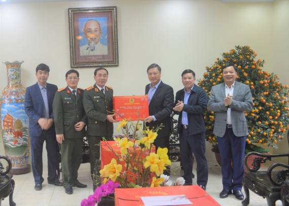 Thượng tướng Trần Quốc Tỏ về thăm Kim Sơn