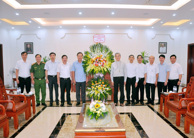 Huyện Kim Sơn thăm, chúc mừng Tổng Giám mục Giuse Nguyễn Năng giữ chức Chủ tịch Hội đồng Giám mục Việt Nam