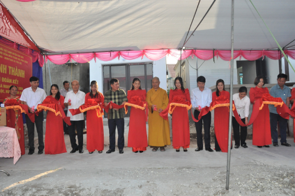 Khánh thành nhà Đại đoàn kết cho gia đình bà Nguyễn Thị Sơn, xóm 6 xã Yên Lộc