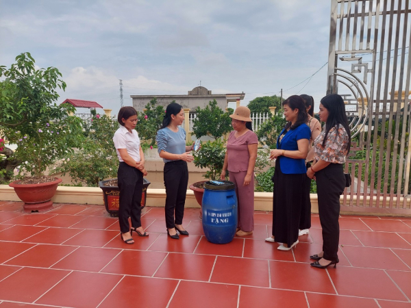 Phụ nữ Kim Sơn chung tay bảo vệ môi trường
