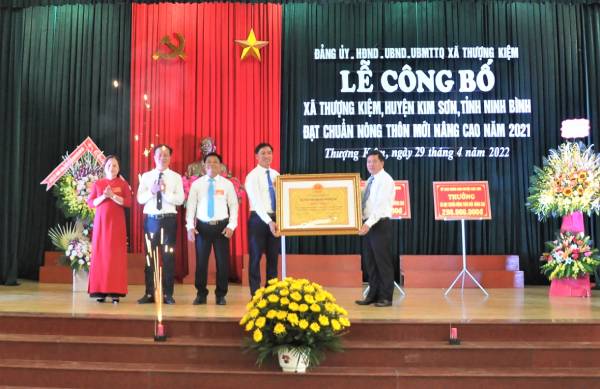 Xã Thượng Kiệm đón bằng công nhận xã đạt chuẩn nông thôn mới nâng cao