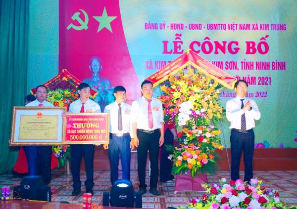 Kim Trung tổ chức Lễ công bố xã đạt chuẩn nông thôn mới
