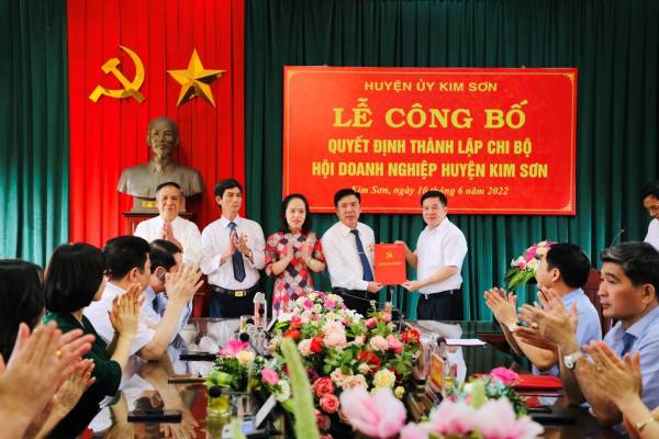 Công bố quyết định thành lập chi bộ Hội Doanh nghiệp huyện Kim Sơn