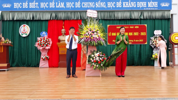 Trường THCS Phát Diệm khai giảng năm học mới