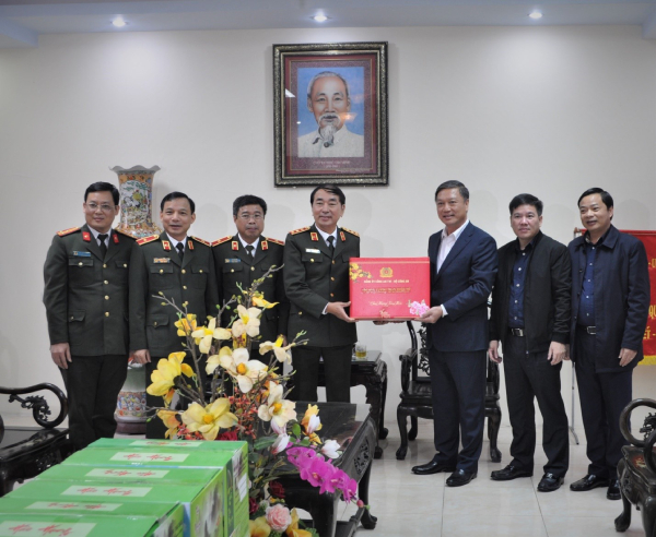 Thứ trưởng Bộ Công an Trần Quốc Tỏ thăm, làm việc tại Kim Sơn