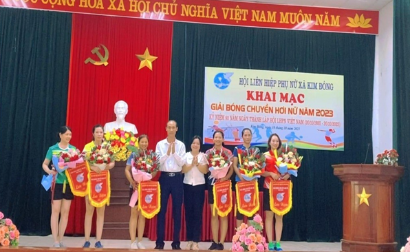 Kim Đông tổ chức Giải bóng chuyền hơi nữ chào mừng kỷ niệm 93 năm Ngày thành lập Hội LHPN Việt Nam