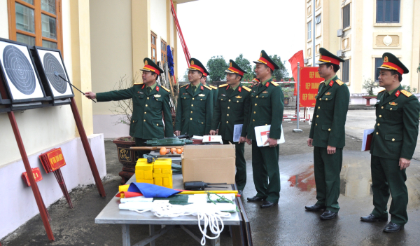 Đoàn công tác của Bộ CHQS tỉnh kiểm tra công tác chuẩn bị huấn luyện năm 2023 tại Ban CHQS huyện Kim Sơn