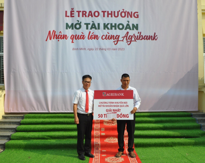 Trao thưởng chương trình khuyến mại “Mở tài khoản – nhận quà lớn cùng Agribank”