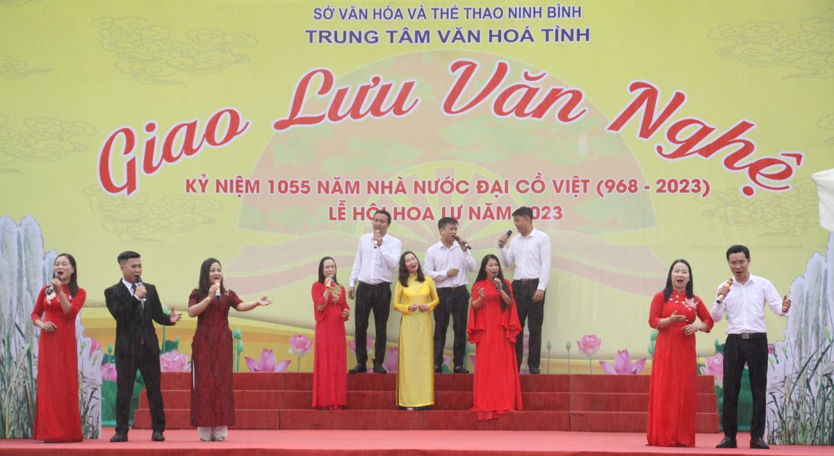 Đoàn văn nghệ huyện Kim Sơn tham gia giao lưu tại Lễ Hội Hoa Lư