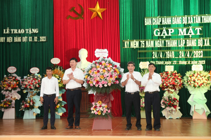 Gặp mặt kỷ niệm 75 năm thành lập Đảng bộ xã Tân Thành
