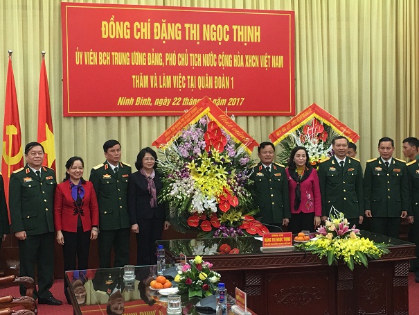 Đồng chí Phó Chủ tịch Nước Đặng Thị Ngọc Thịnh thăm và làm việc tại Quân đoàn 1